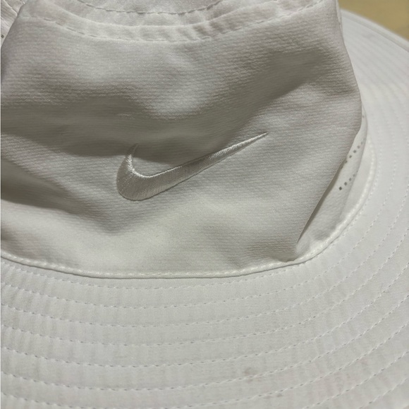 White Nike Hat - Picture 2 of 3